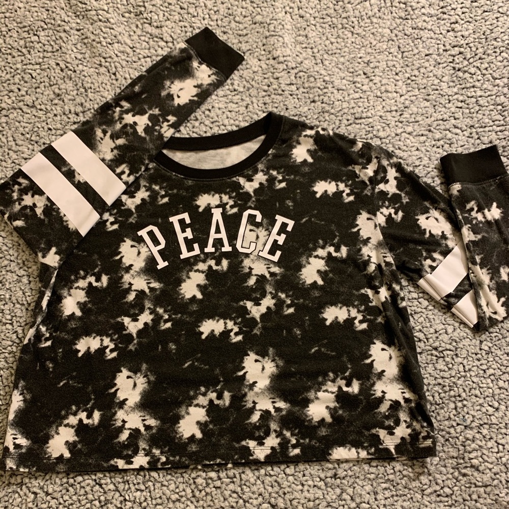 Long sleeve Peace crop top